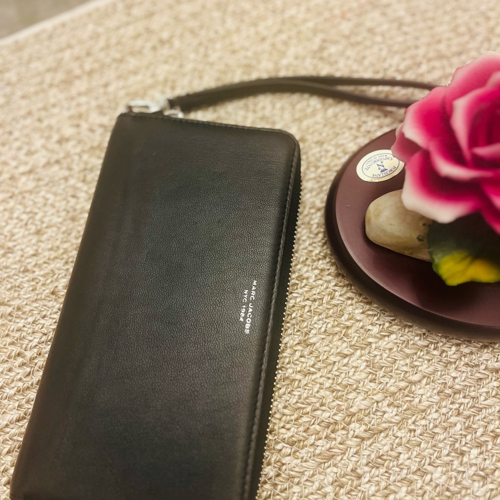 SOLD‼️Marc Jacobs Black Leather Wallet